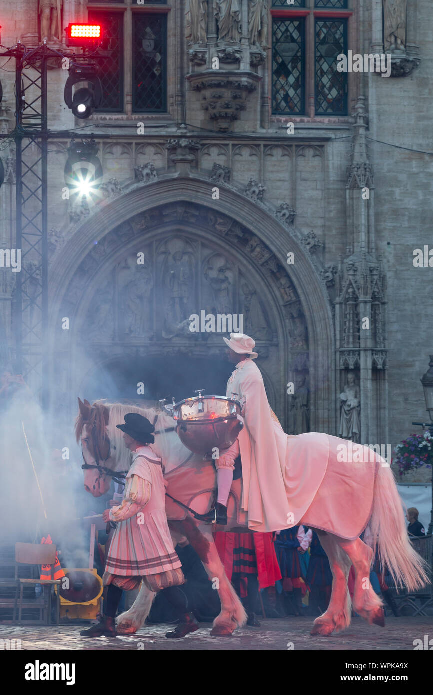 Ommegang Bruxelles Charles Quint histoire tradition procession religieuse Festival parade chevaux Grand Place l'UNESCO Banque D'Images
