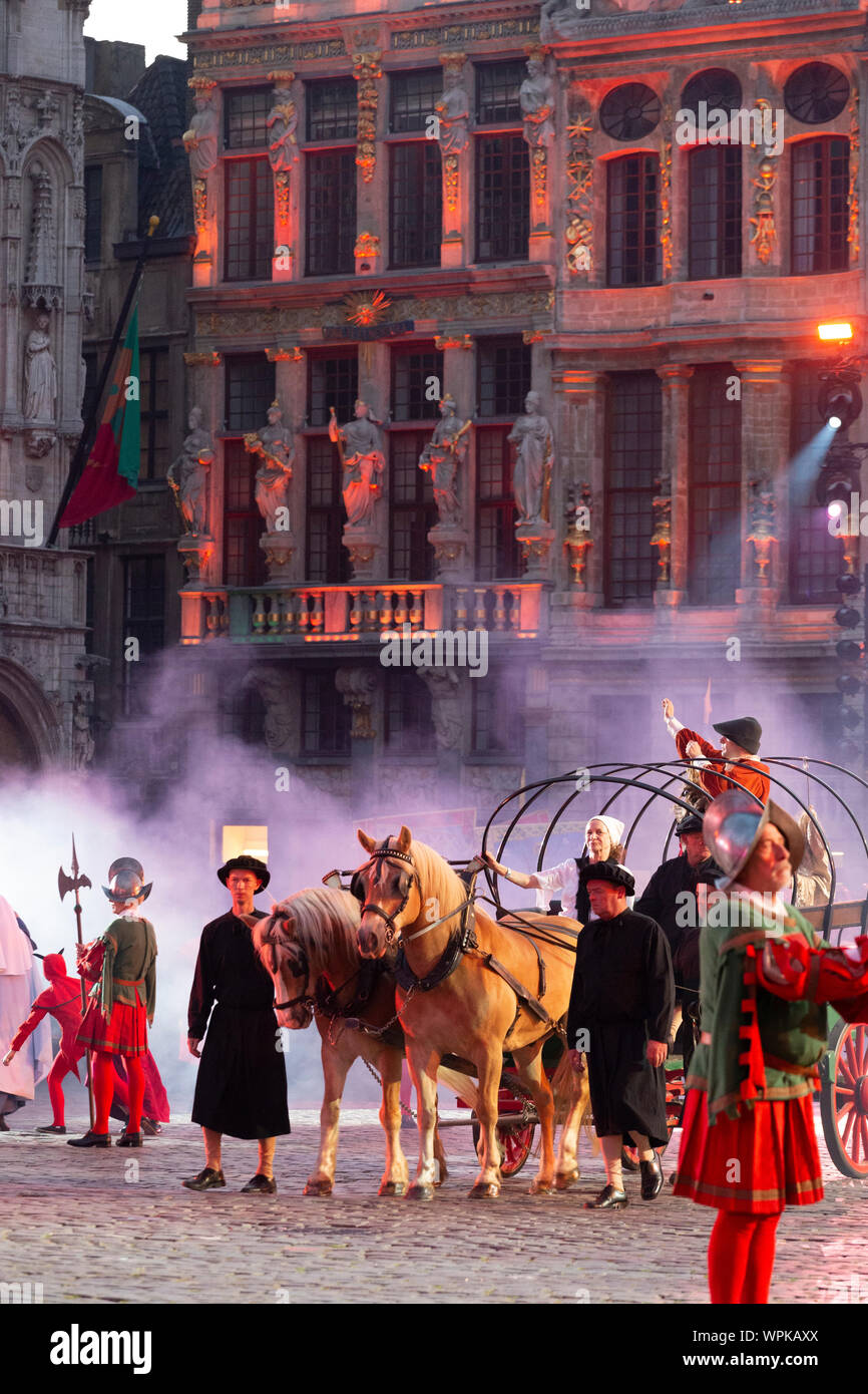 Ommegang Bruxelles Charles Quint histoire tradition procession religieuse Festival parade chevaux Grand Place l'UNESCO Banque D'Images