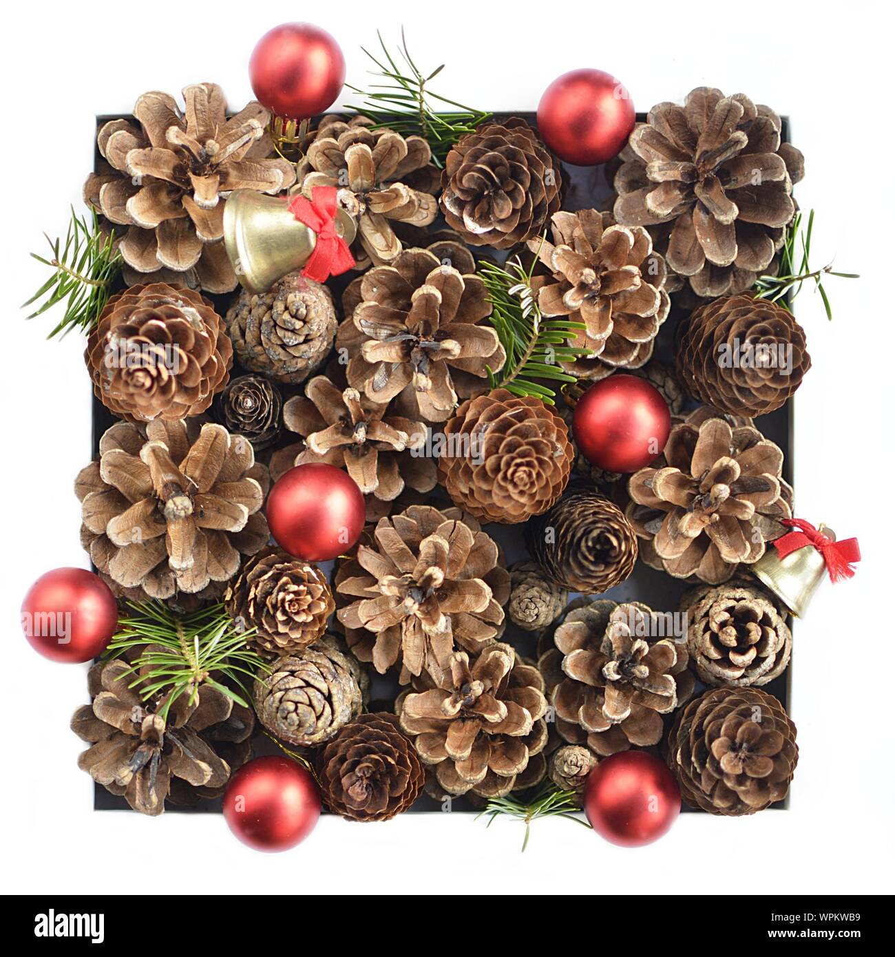 Noël décoration faite de cônes de pin Banque D'Images