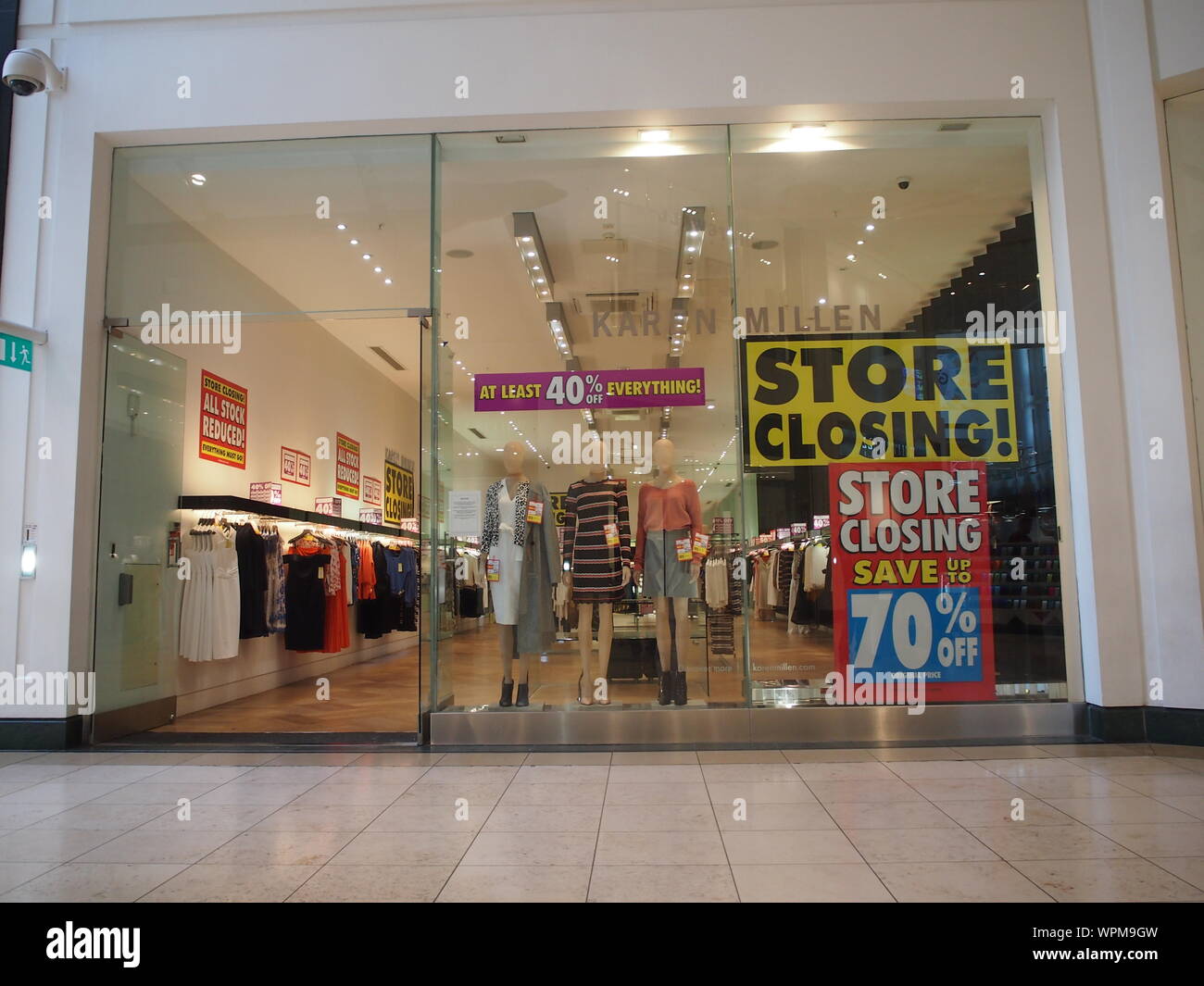 Karen Millen en magasin Intu Shopping Centre, Milton Keynes, UK Banque D'Images