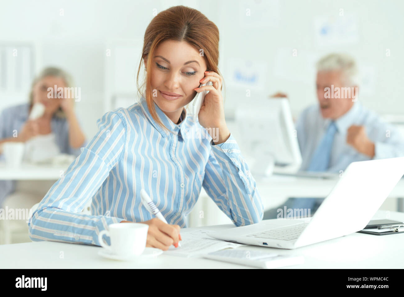 Portrait de groupe des gens d'affaires in modern office Banque D'Images