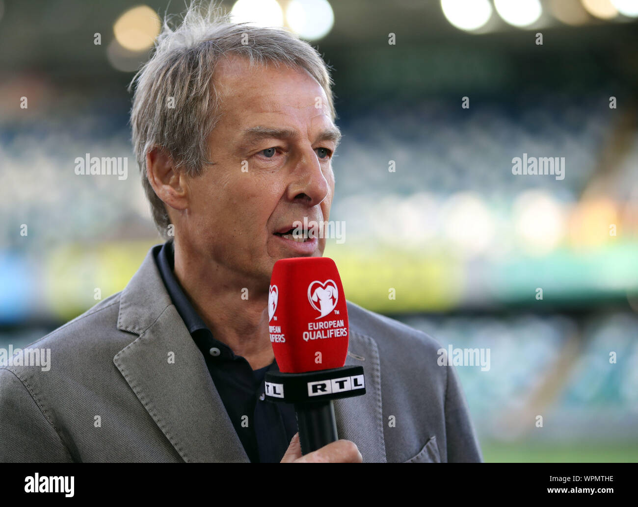 Belfast, Royaume-Uni. 09Th Sep 2019. Football : Championnat d'Europe, qualification phase Groupe, Groupe C, 6ème journée : l'Irlande du Nord - L'Allemagne au Windsor Park Stadium. Jürgen Klinsmann expert RTL Télévision parle. Crédit : Christian Charisius/dpa/Alamy Live News Banque D'Images