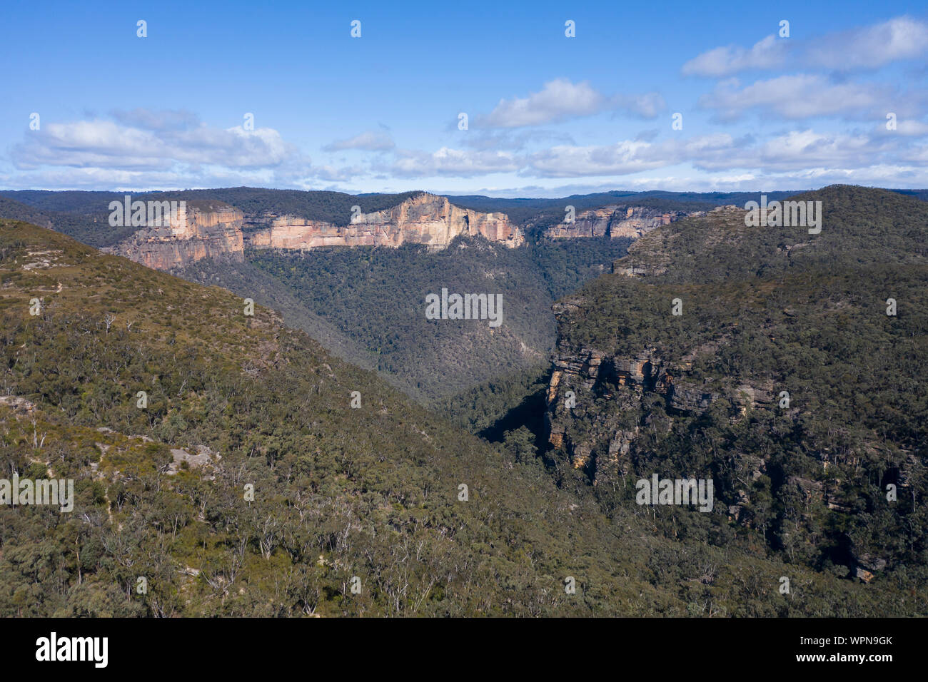 Une photographie aérienne d'une vallée dans les Montagnes Bleues en Nouvelle Galles du Sud, Australie Banque D'Images