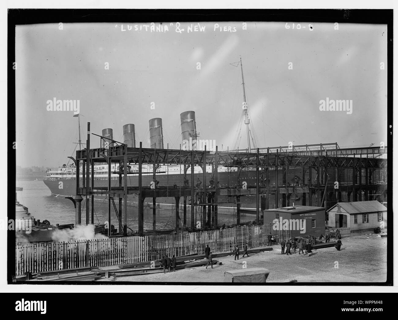 Lusitania et nouvelles jetées [Hudson River piers] / Bain Banque D'Images
