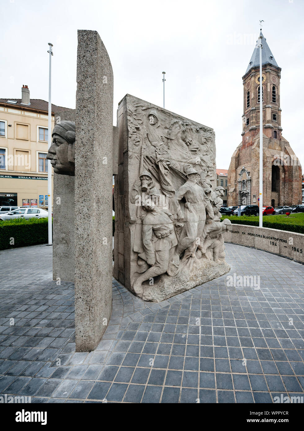 Ostende, Belgique - 16 Jul 2011 : profil latéral des visages sur monument pour le Roi Albert I et de la Reine Elisabeth Gabriele Valerie Marie Ostende et scène de guerre, Flandre occidentale, Belgique Banque D'Images