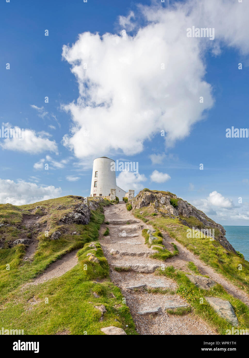 Tŵr Mawr phare sur l'île Llanddwyn, 'Welsh;Ynys Llanddwyn', partie de Newborough Warren National Nature Reserve, Anglesey, au nord du Pays de Galles, Royaume-Uni Banque D'Images
