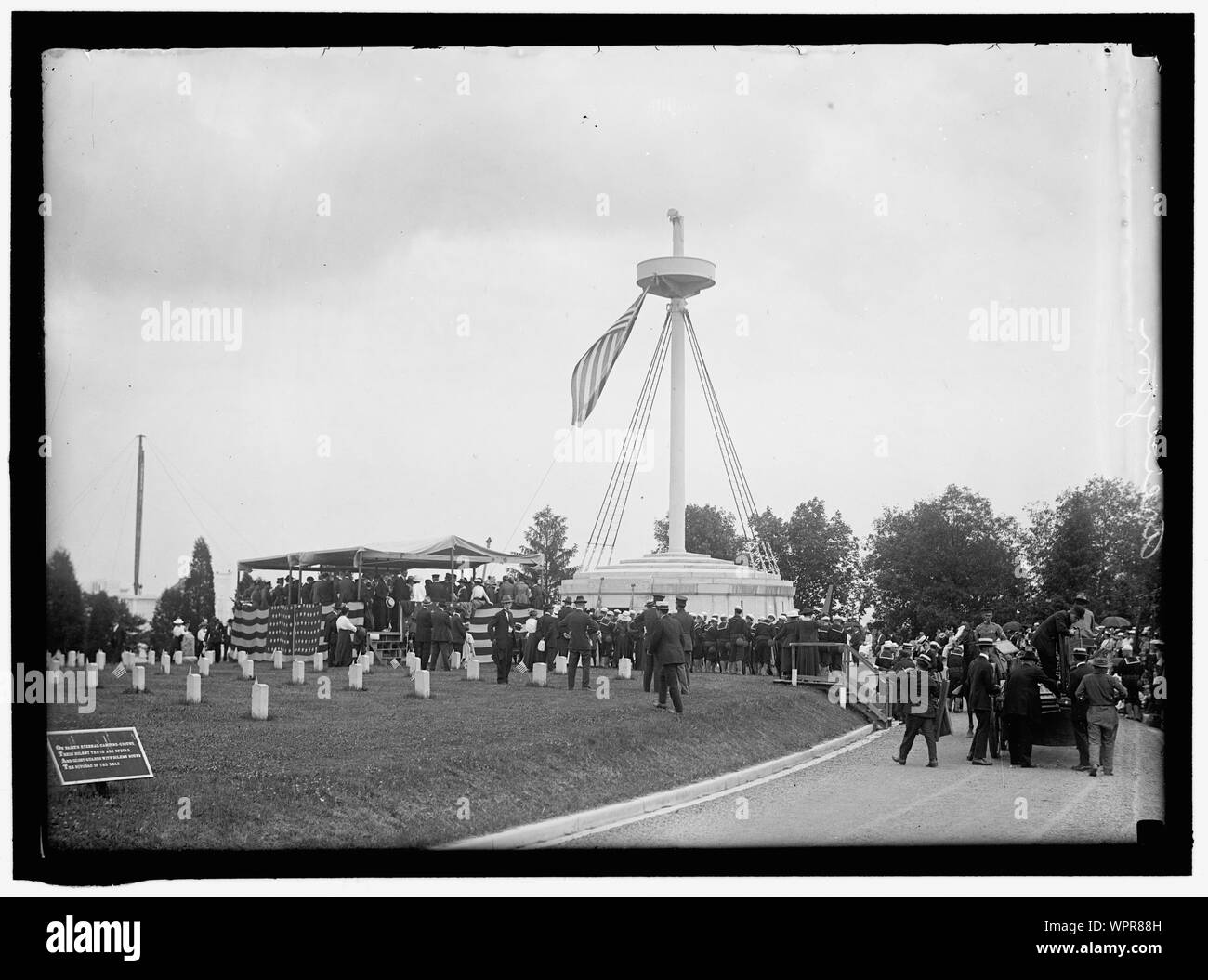MAINE, DÉVOUEMENT MEMORIAL Le 15 février, de la MEMORIAL au Arlington National Cemetery, qui a incorporé le cuirassé de mât Banque D'Images