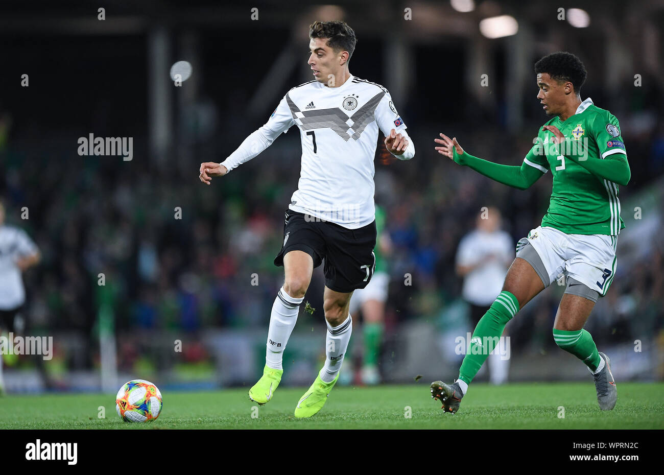 Belfast, Royaume-Uni. 09Th Sep 2019. duel duels, simple action, cut-out Kai Havertz (Allemagne) et Jamal Lewis (Irlande du Nord)/r. GES/football/Qualification EURO : l'Irlande du Nord - Allemagne, 09.09.2019 Football/soccer : qualificatifs européens : l'Irlande du Nord contre l'Allemagne, à Belfast, le 9 septembre 2019 | dans le monde entier : dpa Crédit/Alamy Live News Banque D'Images