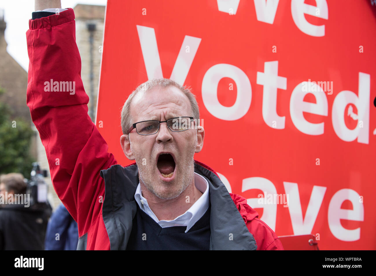 Westminster, London, UK. 9 septembre 2019. Laisser supporter démontre au Collège Green. Les députés discutent dans les communes deux Brexit débats d'urgence. Au cours de la journée il est annoncé qu'No-Deal Brexit loi devient loi. Les députés de l'opposition à la Chambre de la demande du Parlement européen, Boris Johnson, le premier ministre de demander à l'UE pour un délai à l'Brexit date limite. Banque D'Images