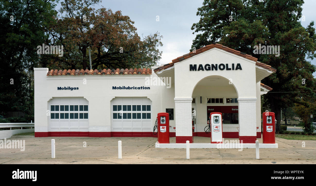 Mobil Magnolia station-service, un lieu de rassemblement au cours de la circulation Droit Civil en face de Central High School de Little Rock, Arkansas Banque D'Images