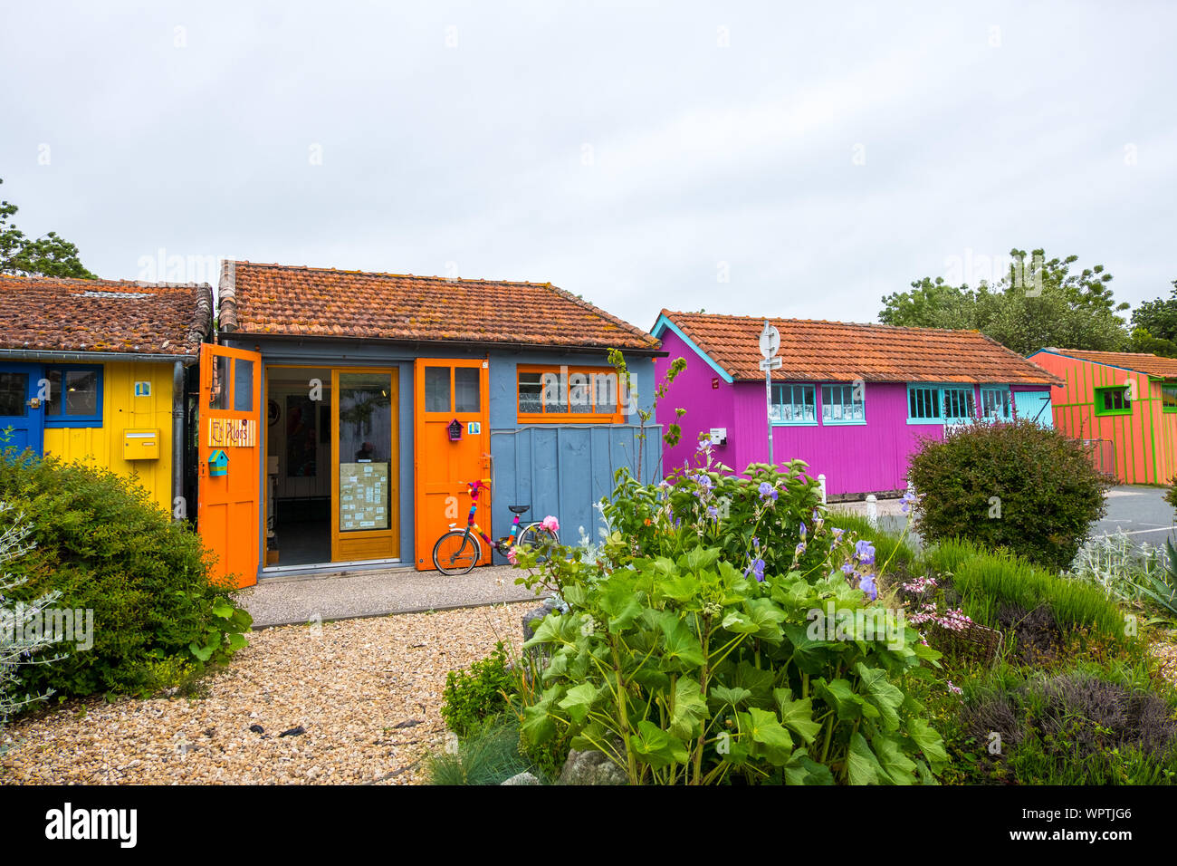 Ile d'Oléron, France - 10 mai 2019 : les ostréiculteurs ont renouvelé les cabanes et convertis en art et dans le Chateau-d'Oleron sur l'Ile d'Oleron Banque D'Images