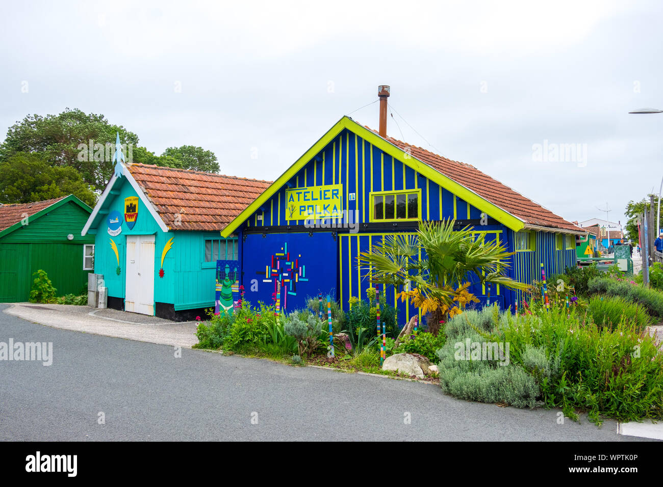 Ile d'Oléron, France - 10 mai 2019 : les ostréiculteurs ont renouvelé les cabanes et convertis en art et dans le Chateau-d'Oleron sur l'Ile d'Oleron Banque D'Images