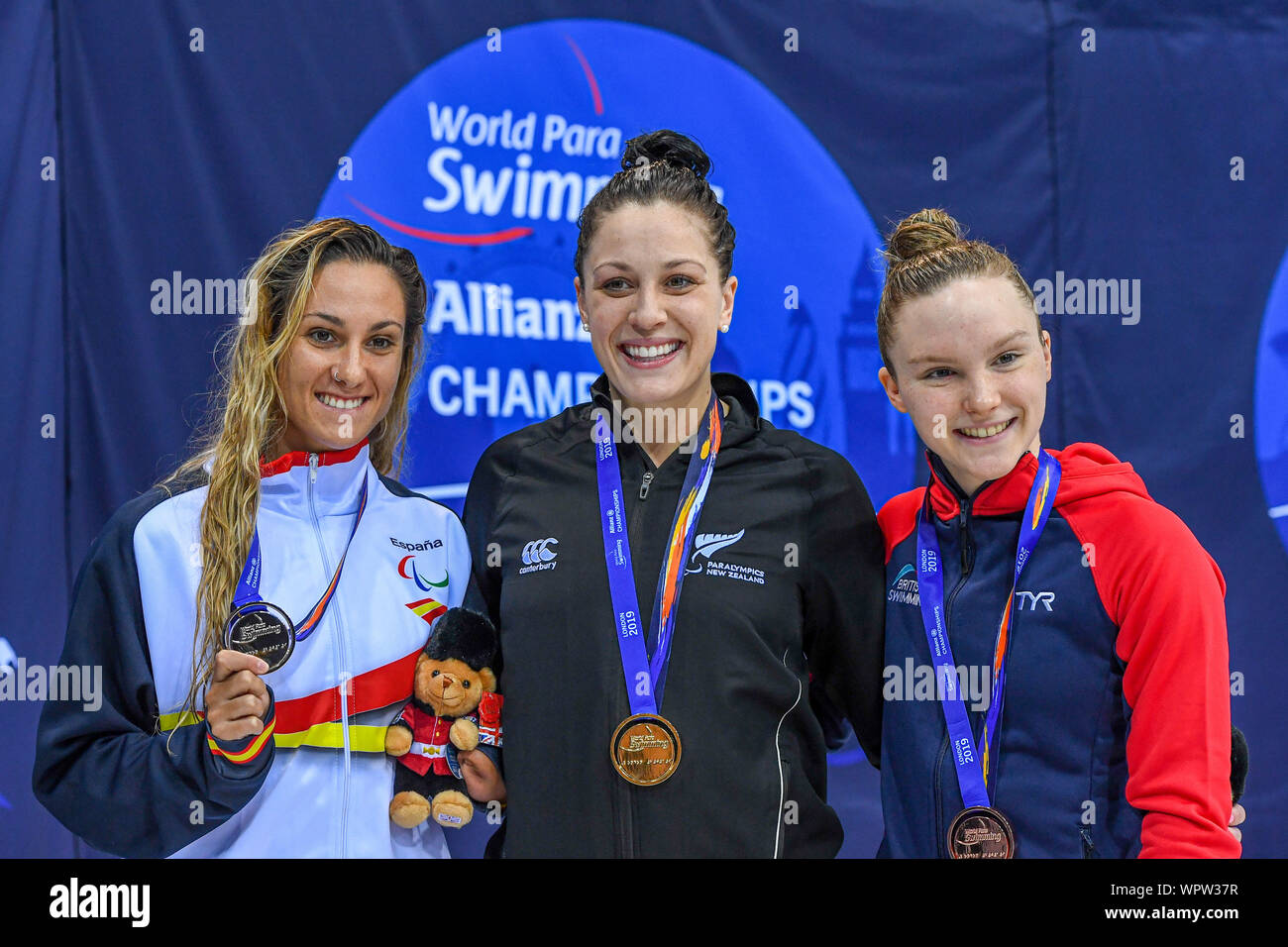 Londres, Royaume-Uni. 09Th Sep 2019. Sarai Gascon de l'Espagne (argent) Sophie Pascoe de Nouvelle-Zélande et Toni Shaw de Grande-bretagne (bronze) après le 100m nage libre finale S9 au Victory 2019 Présentation au cours de natation Championnats du monde Para Allianz - Jour 1 finales au Centre aquatique de Londres, le lundi 09 septembre 2019. Londres en Angleterre. Credit : Taka G Wu/Alamy Live News Banque D'Images