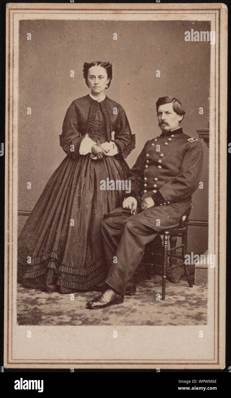 Le Major Général George Brinton McClellan d'état-major général des volontaires américains Infantry Regiment en uniforme, assis à côté de sa femme, Mary Ellen Marcy McClellan] / E. & H.T. Anthony, 501 Broadway, New York. À partir de négatif photographique dans la région de Brady's National Portrait Gallery Banque D'Images