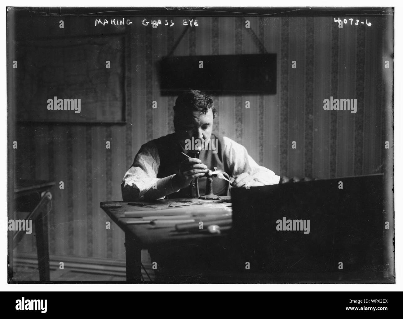 Faire de l'œil de verre Banque D'Images