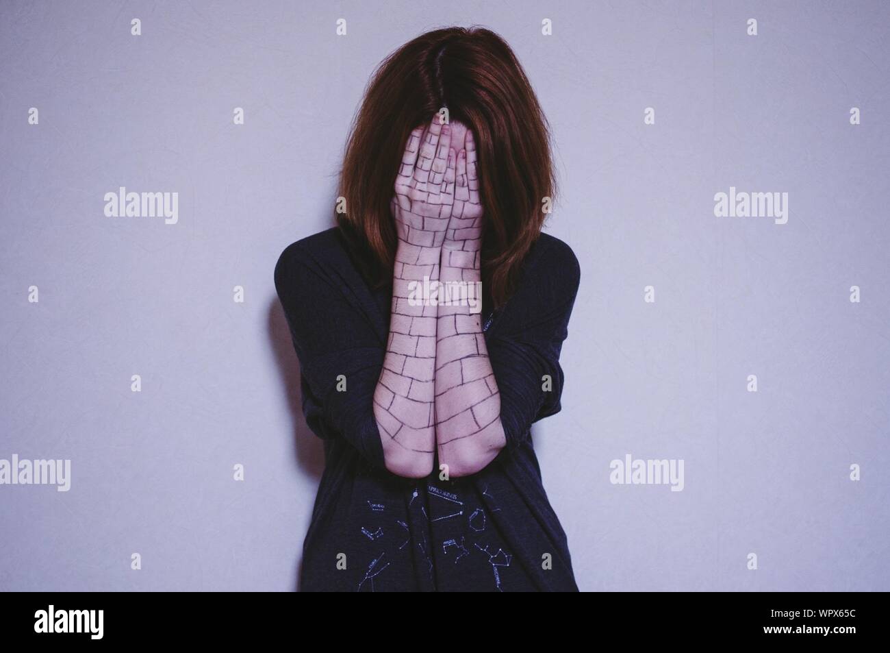 Visage Triste Femme Banque De Photographies Et D Images A Haute Resolution Alamy Visage Triste Femme Banque De Photographies Et D Images A Haute Resolution Alamy