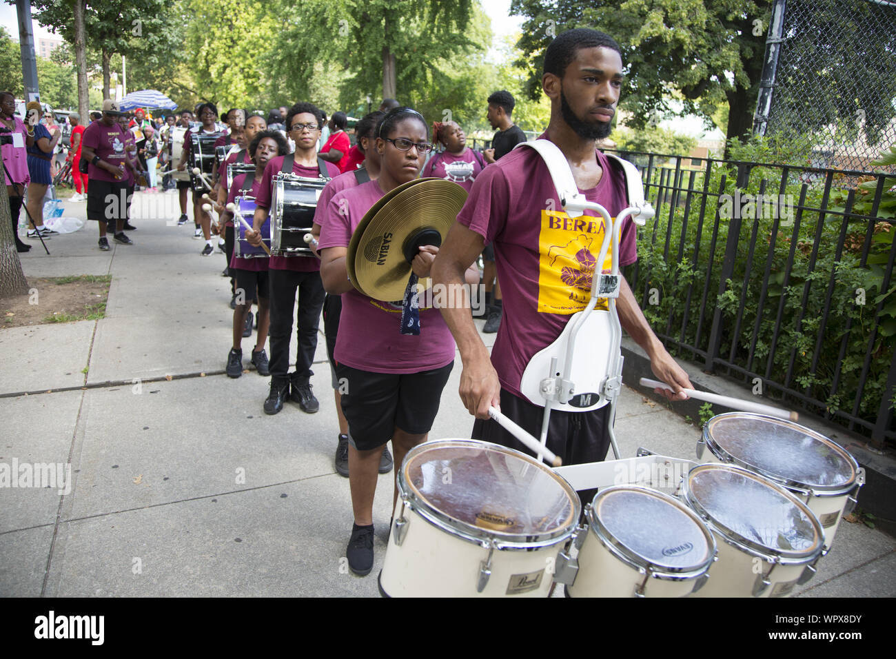 La parade annuelle Hip Hop universelle pour la justice sociale organisée en l'honneur de Marcus Garvey dans le quartier de Bedford Stuyvesant à Brooklyn, New York. Banque D'Images