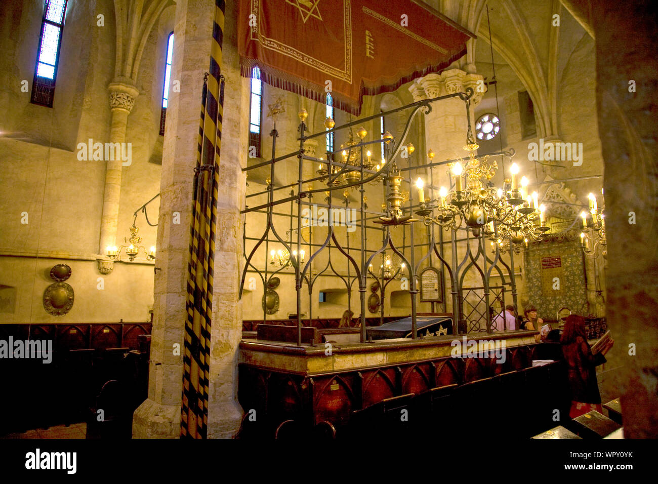 L'intérieur du 13ème. siècle Synagogue Vieille-Nouvelle est la plus ancienne synagogue de l'Europe. Prague République tchèque. Banque D'Images