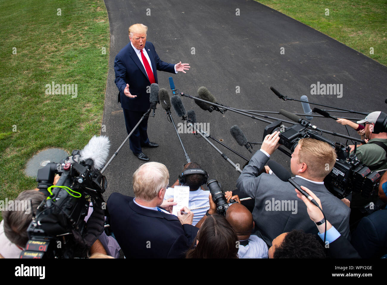 Washington DC, USA. 9 Sep 2019. Le président Donald Trump parle aux médias qu'il quitte la Maison Blanche pour un rassemblement en Caroline du Nord, à Washington, DC Le Lundi, septembre 9, 2019. Photo par Kevin Dietsch/UPI UPI : Crédit/Alamy Live News Banque D'Images