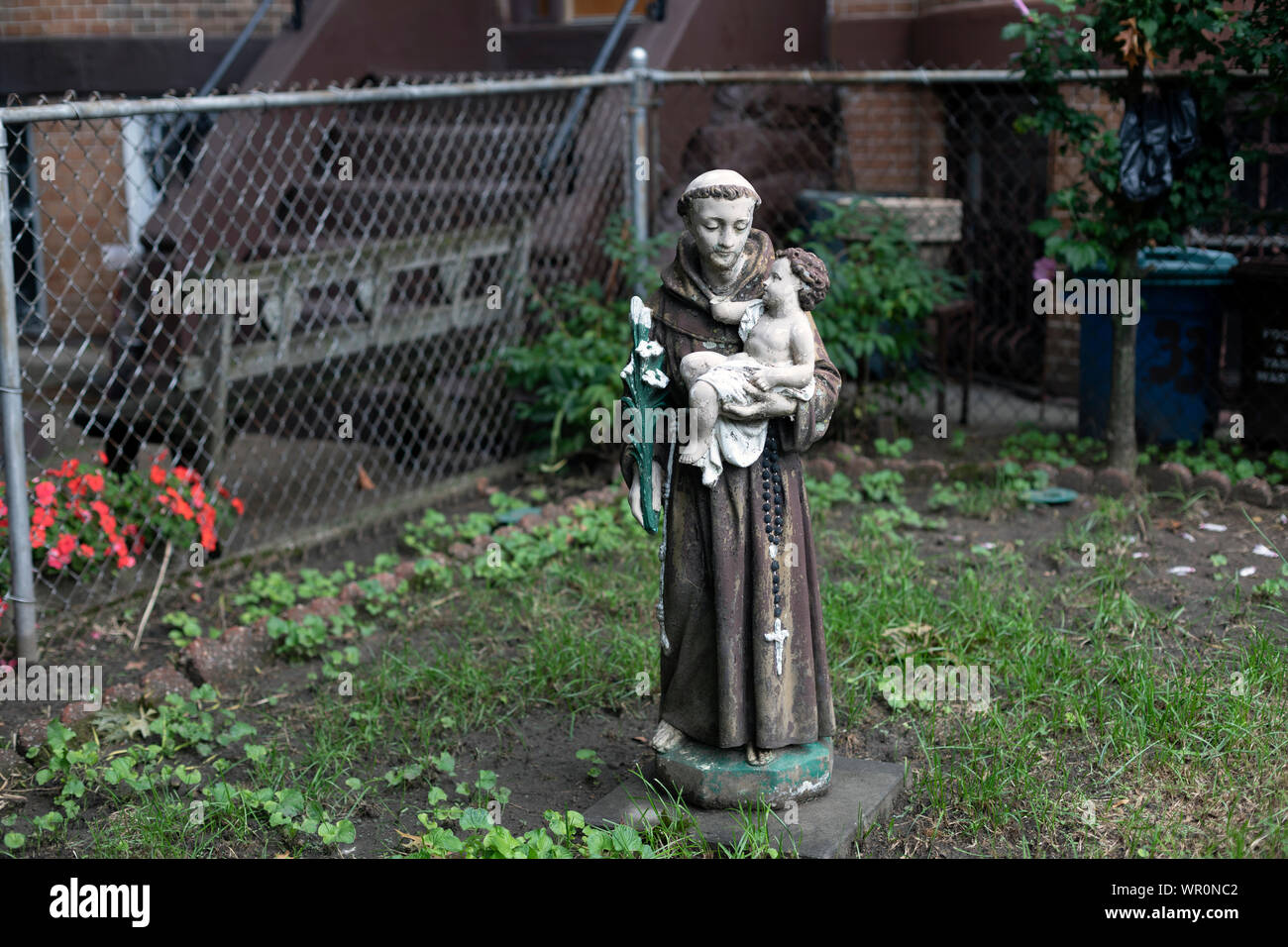 Frère Christian statue de pelouse dans Bay Ridge, Brooklyn, New York. Banque D'Images