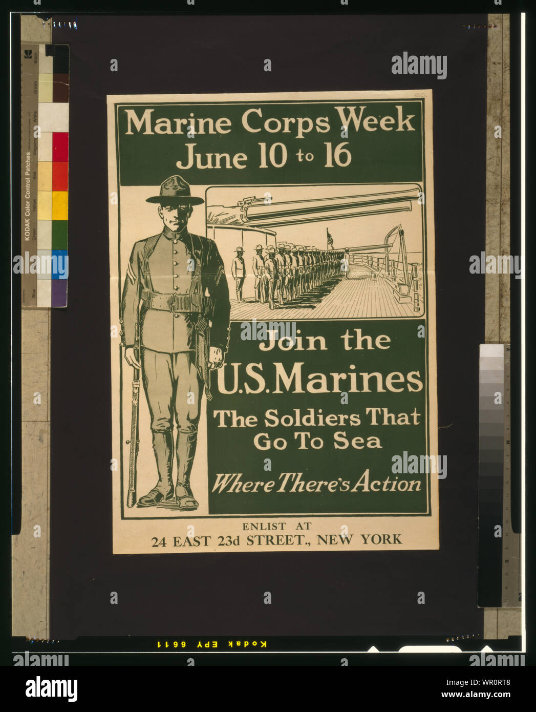 Marine Corps semaine du 10 au 16--Rejoindre les Marines des États-Unis Résumé : Affiche montrant un marine à l'attention et une petite scène de marines sur le pont d'un cuirassé. Banque D'Images