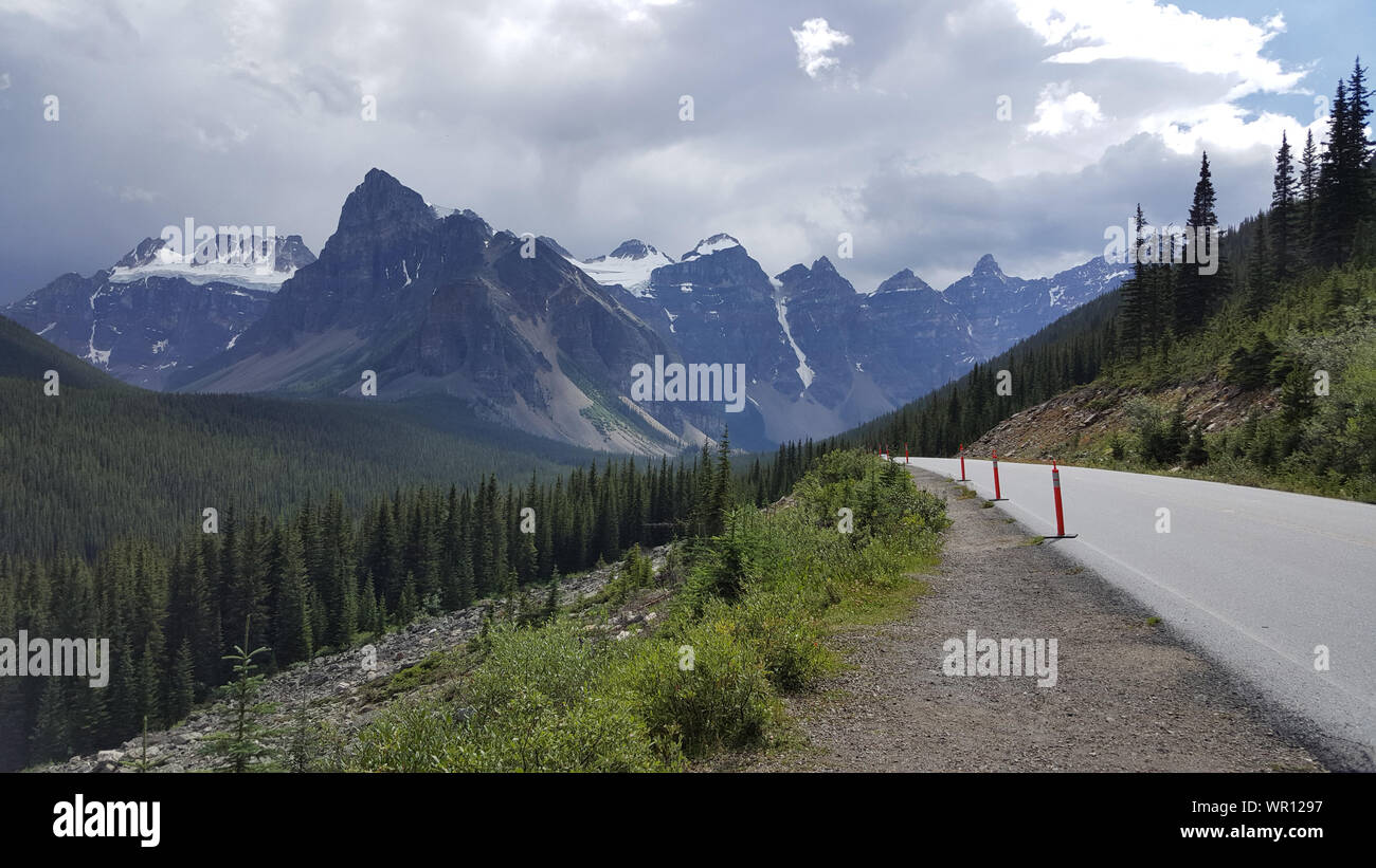 La Route de la dix pics dans les Rocheuses canadiennes Banque D'Images