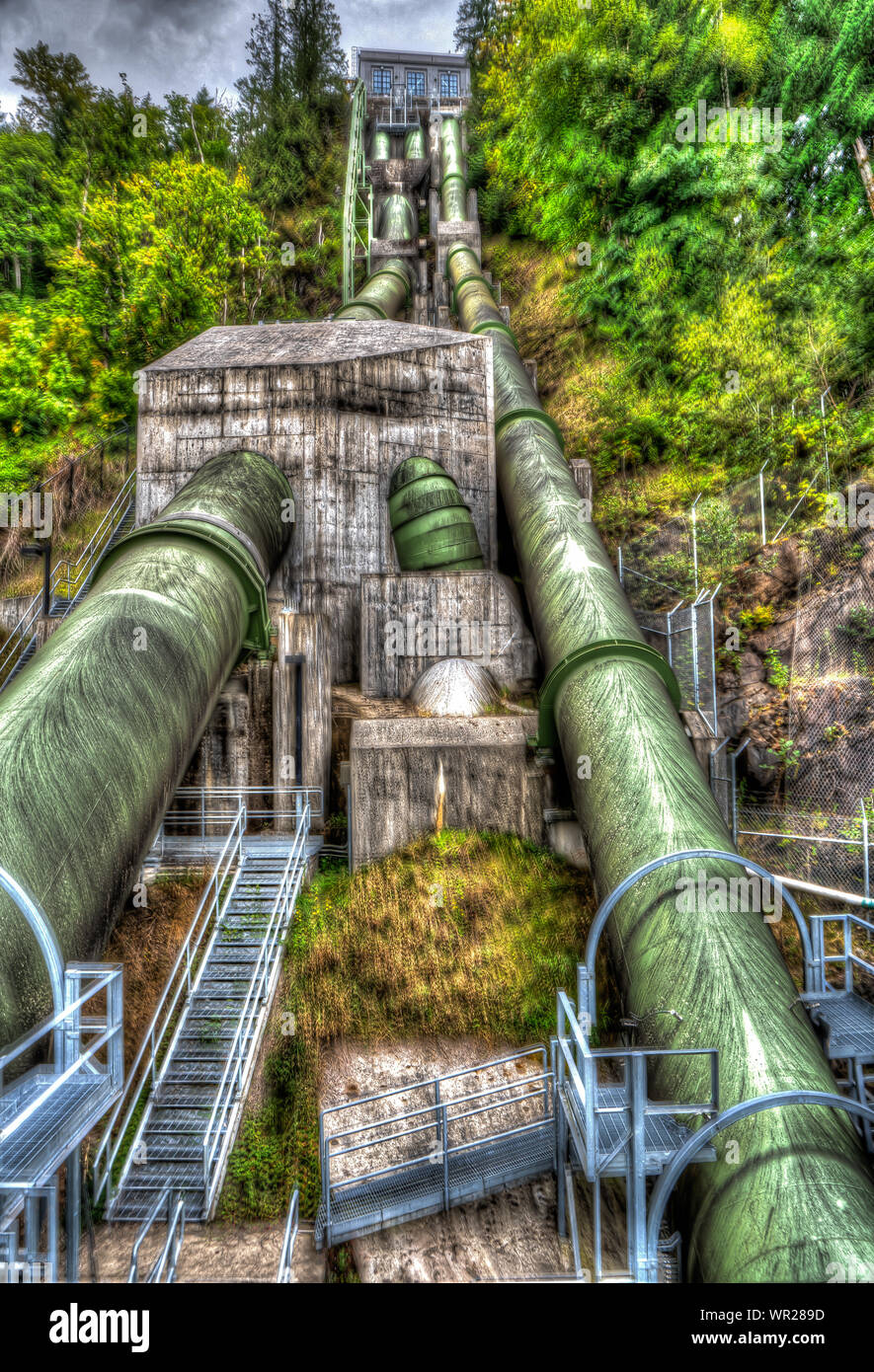 Les tubes d'eau de la centrale hydroélectrique Banque D'Images