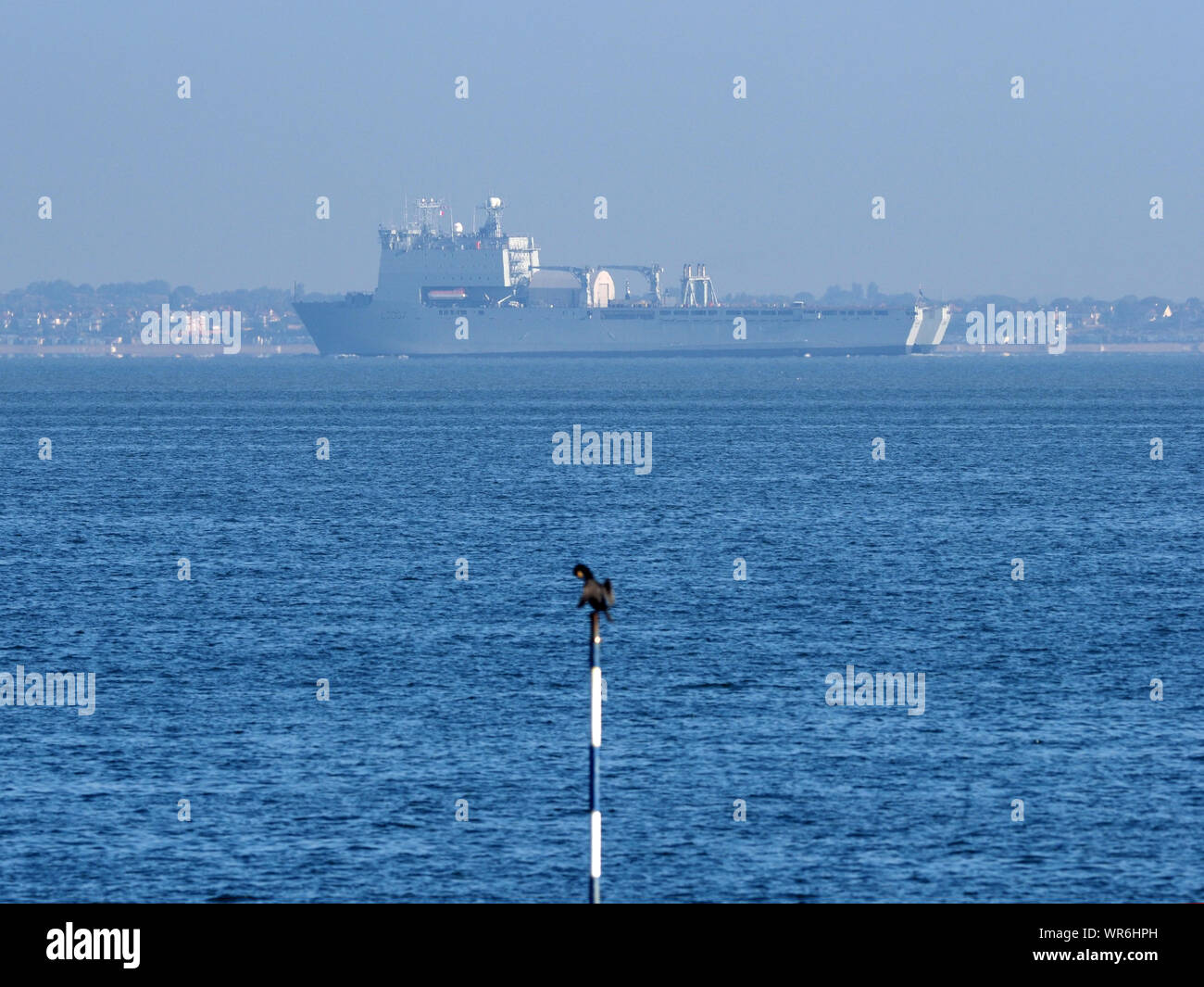 Sheerness, Kent, UK. 10 Septembre, 2019. Auxiliaire de la Flotte royale navire 'la baie de Lyme' aperçoit au large de Sheerness, Kent vu ce matin dans la brume matinale car il part pour Londres. Appel de demandes la baie de Lyme est assistant à Londres la semaine d'expédition internationale. La Defence & Security Equipment International (DSEI) Show est aussi sur d'Excel. Credit : James Bell/Alamy Live News Banque D'Images