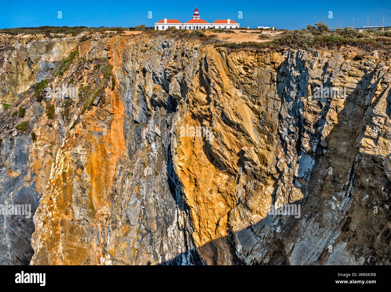 Phare de Cabo Sardao, près du village de Cavaleiro, Costa Vicentina, district de Beja, Alentejo Litoral, Portugal Banque D'Images