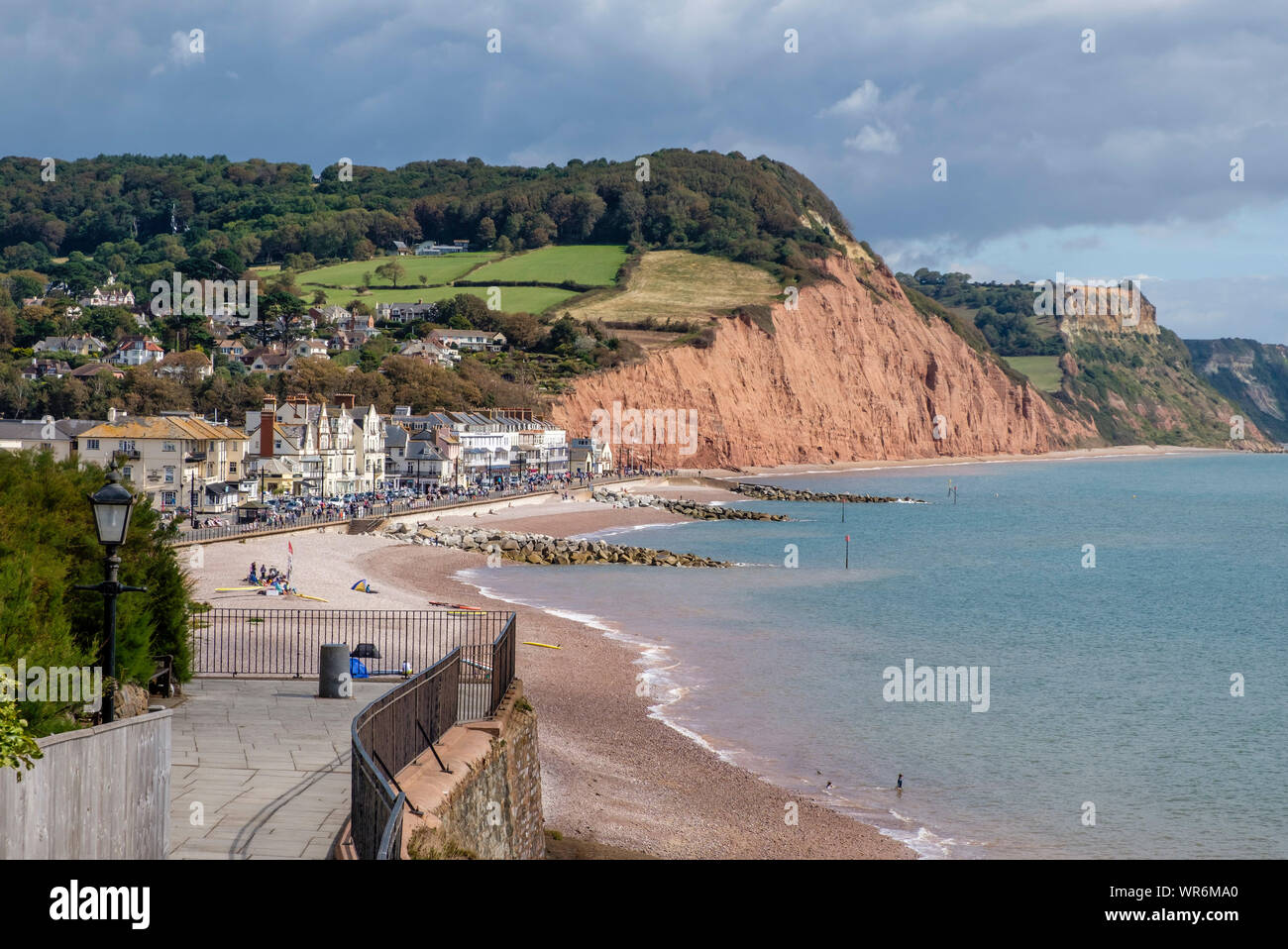 Plage de Sidmouth et falaises, la Côte Jurassique, Devon, Angleterre, Royaume-Uni. Banque D'Images