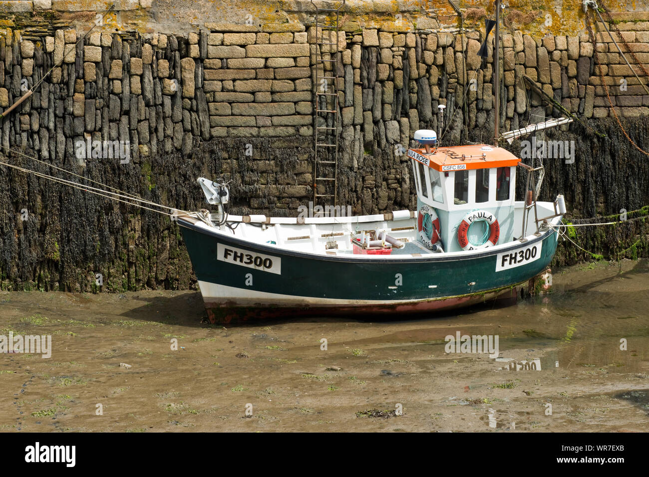 Bateau de pêche côtière de Cornouailles liée à quai. Falmouth, Cornwall, Angleterre du Sud, UK Banque D'Images