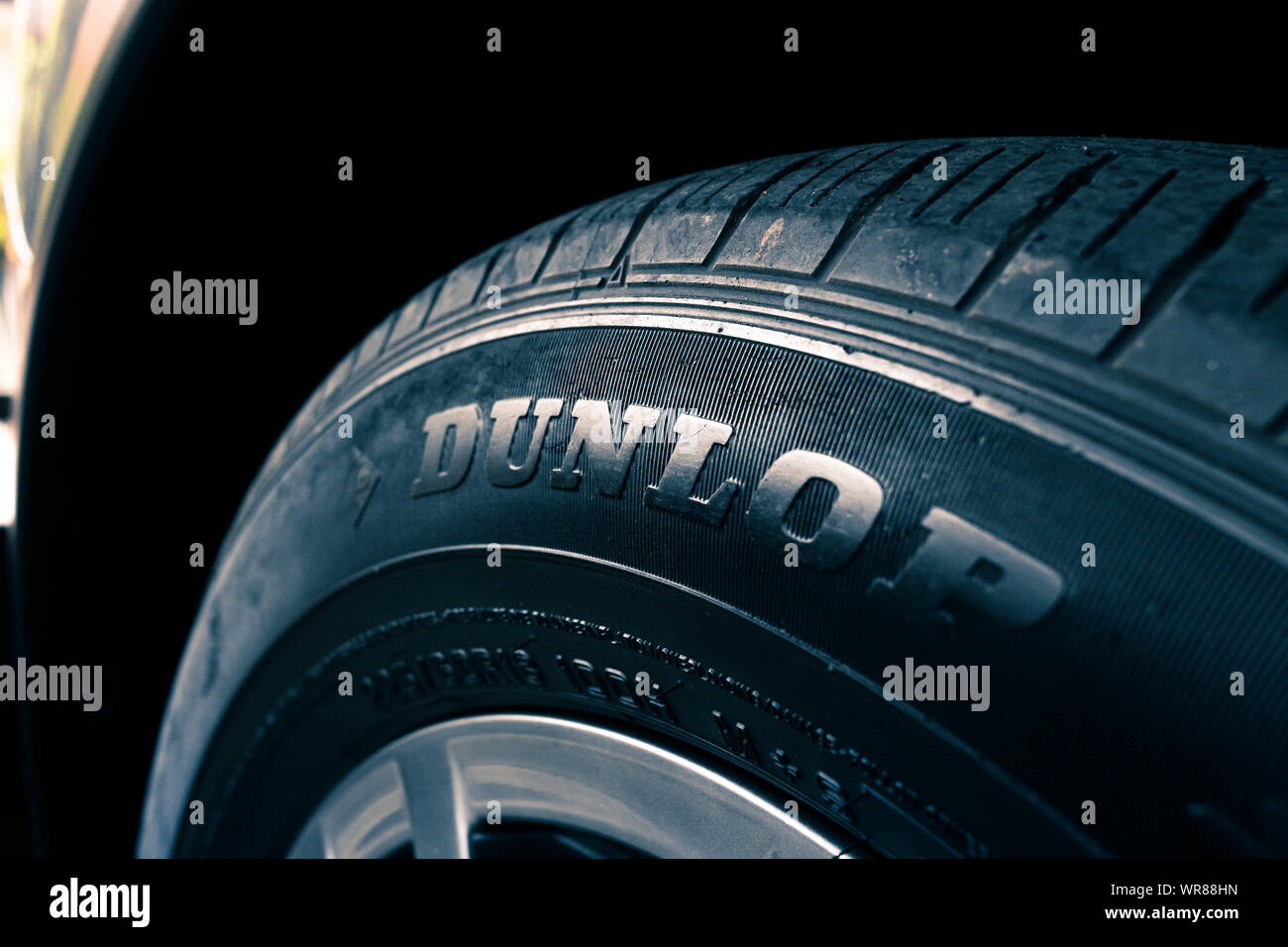Pneu Dunlop à partir d'une voiture Banque D'Images