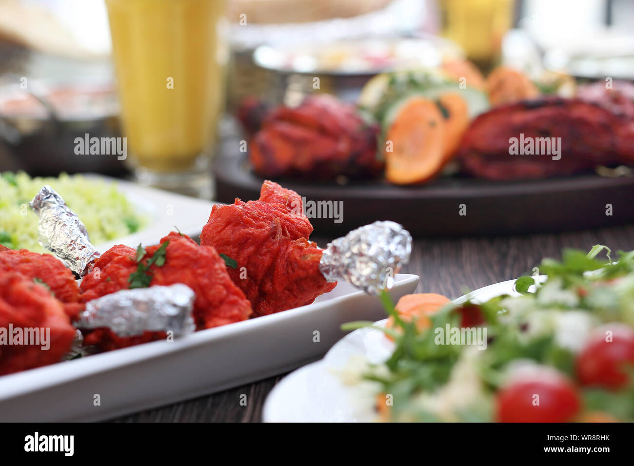 La cuisine indienne, plats au curry aromatique. Plats colorés. Banque D'Images