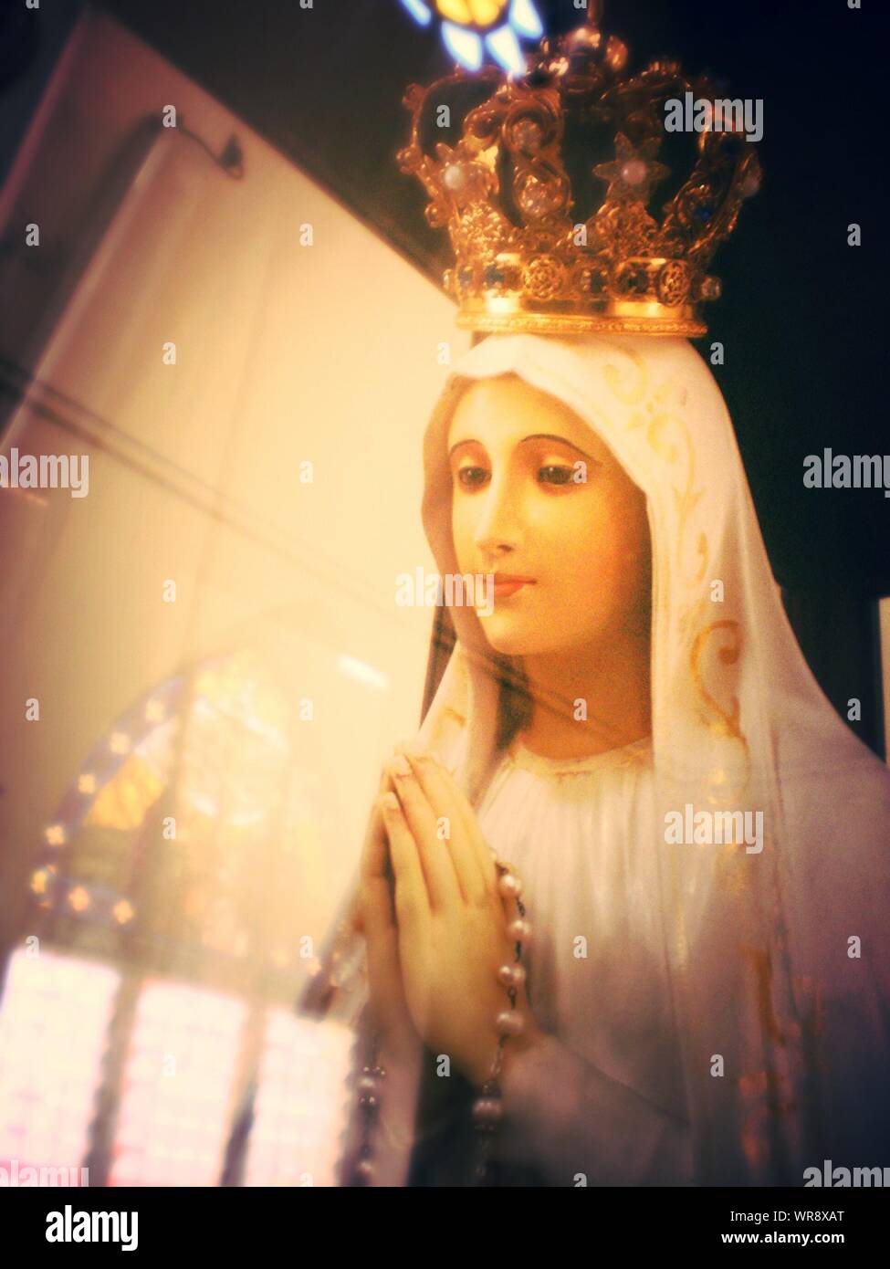 Statue De Vierge Marie Couronnee Photo Stock Alamy
