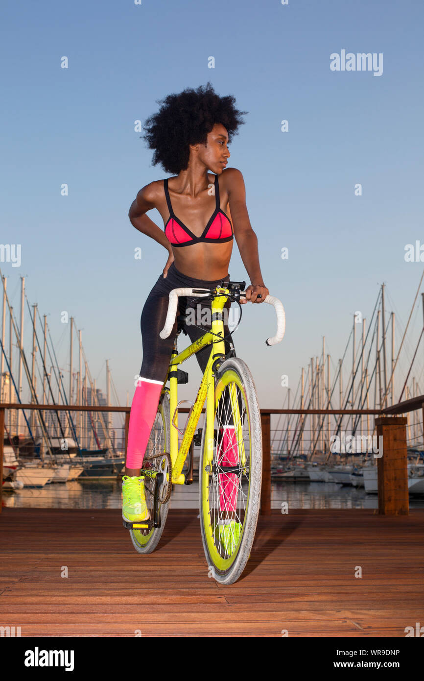 Femme cycliste hotsell