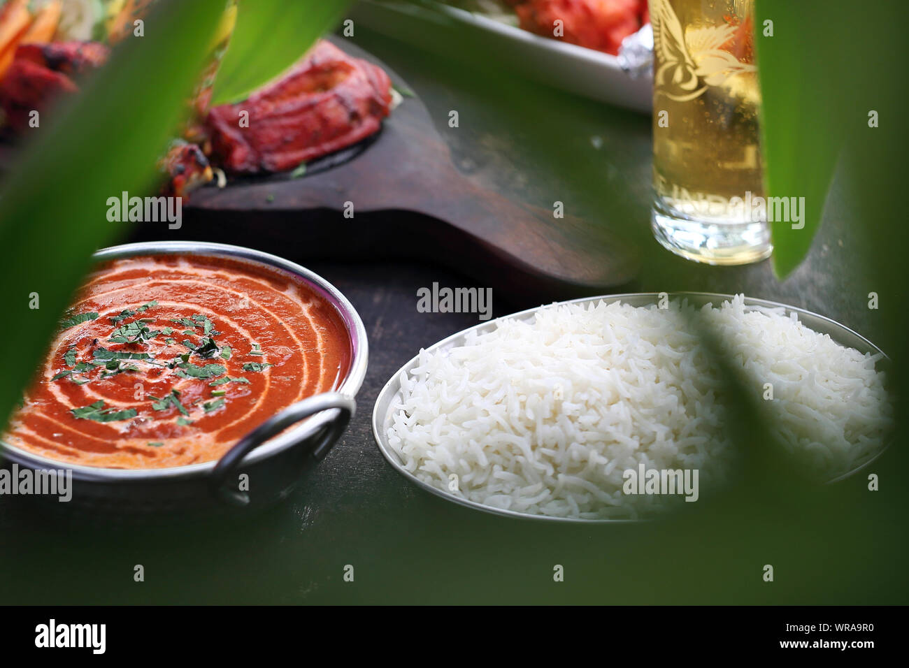 La cuisine thaïlandaise, des plats au curry aromatique. Plats colorés. Banque D'Images