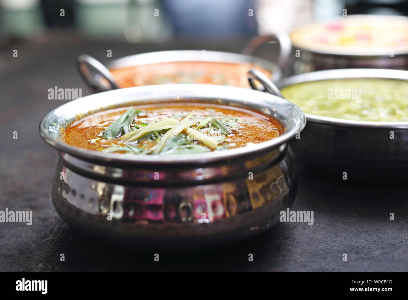 Cuisine orientale. La cuisine indienne. Des plats traditionnels indiens. Banque D'Images