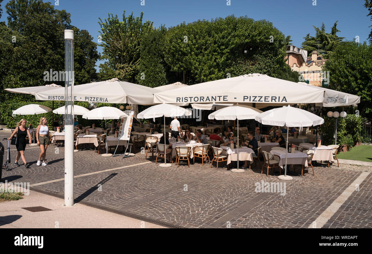 Terrasse de restaurant au bord du lac à Bardolino Lac de Garde Banque D'Images