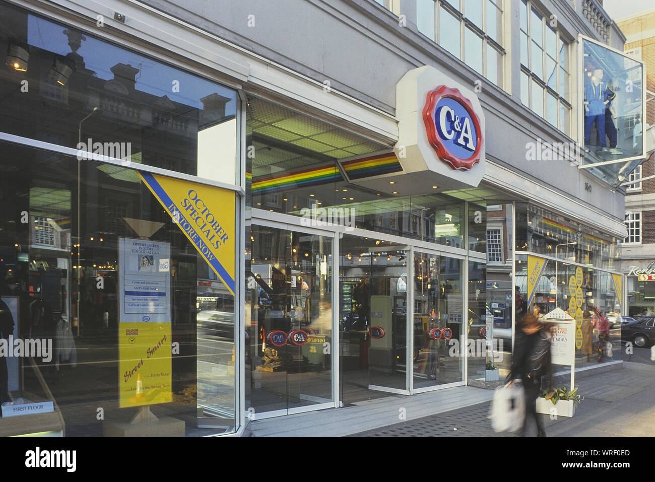 C & d'un magasin de vêtements au détail, Kensington High Street, Londres, Angleterre, Royaume-Uni. Circa 1980 Banque D'Images