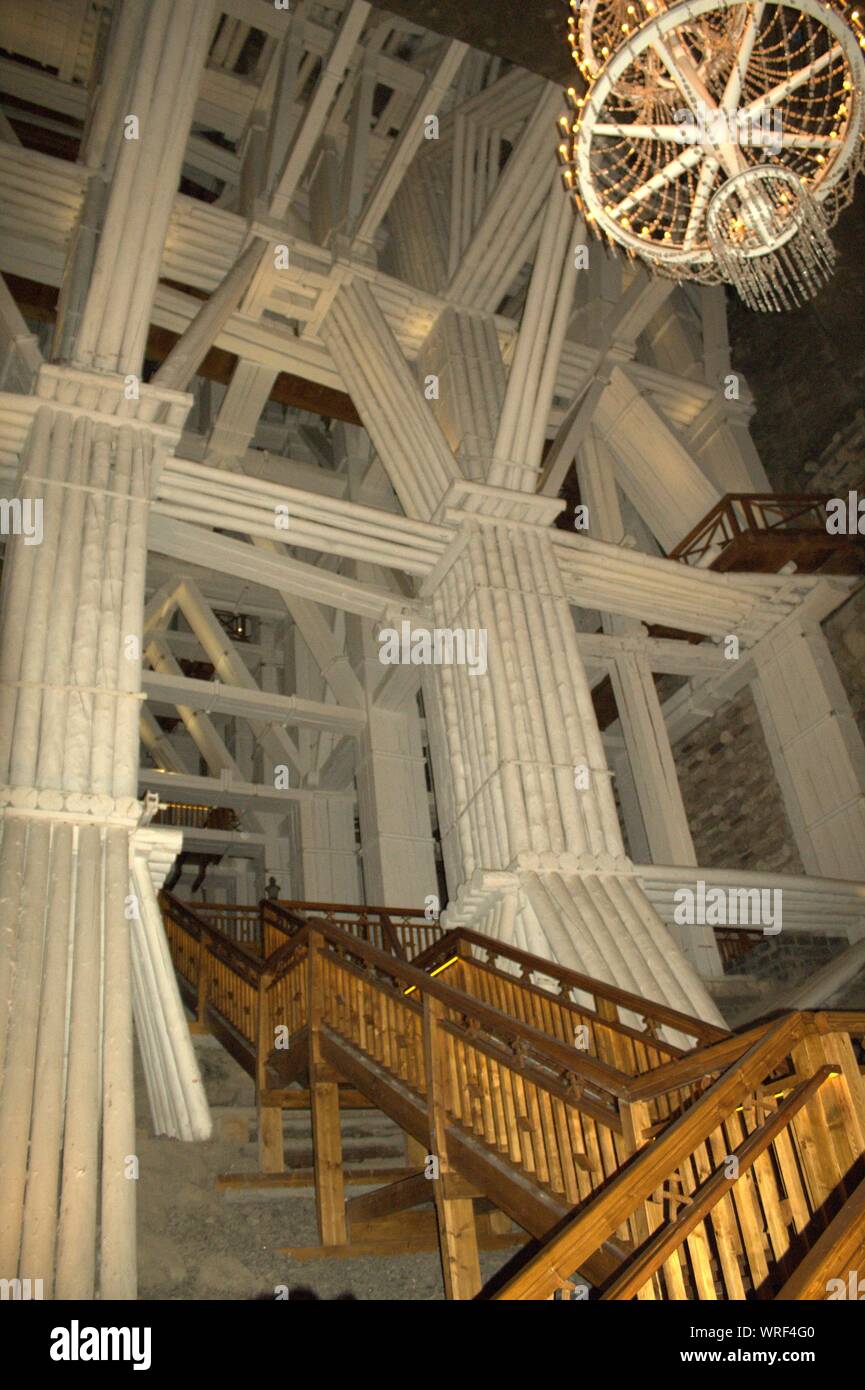Escalier en bois et la structure de soutien de la mine de sel à Cracovie Banque D'Images