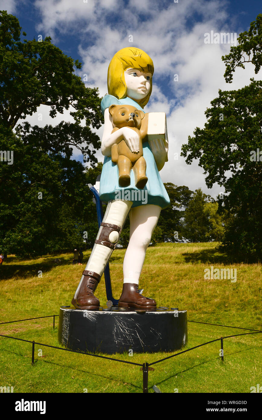 Yorkshire Sculpture Park - Damien Hirst's 'Charity' en fonction de la collection de la société Spastics fort des années 60 Banque D'Images