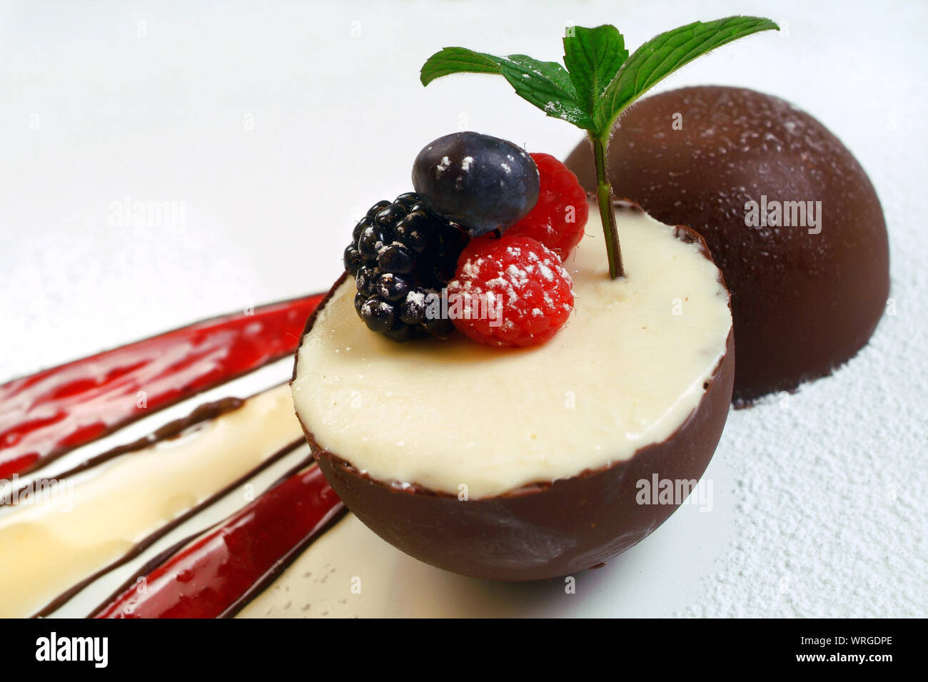 Recettes de cuisine italienne, le chocolat avec balle mousse vanille. Banque D'Images