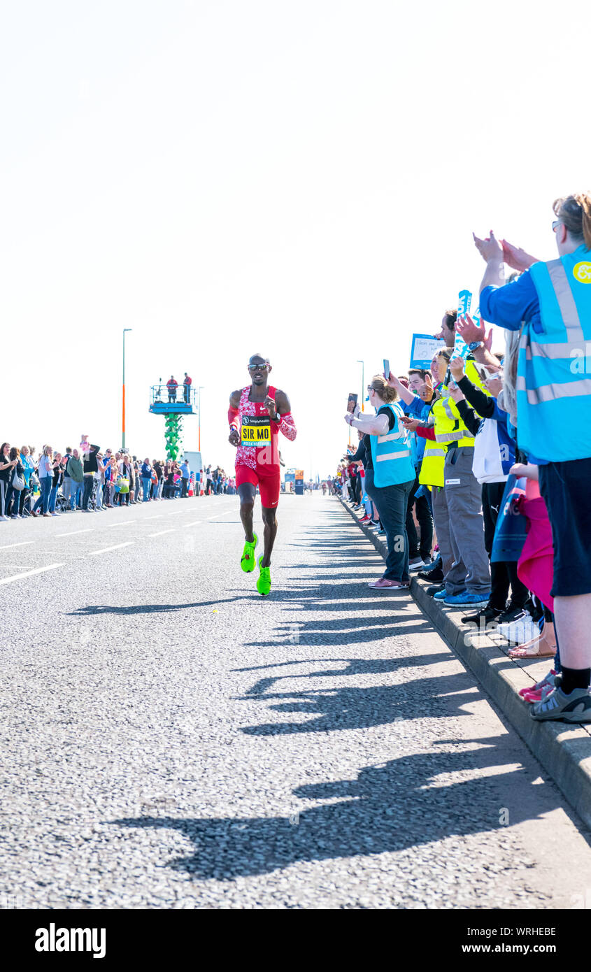 Sir Mo Farah remporte le Great North Run faisant de lui le premier athlète à gagner cette course en six années successives. Banque D'Images