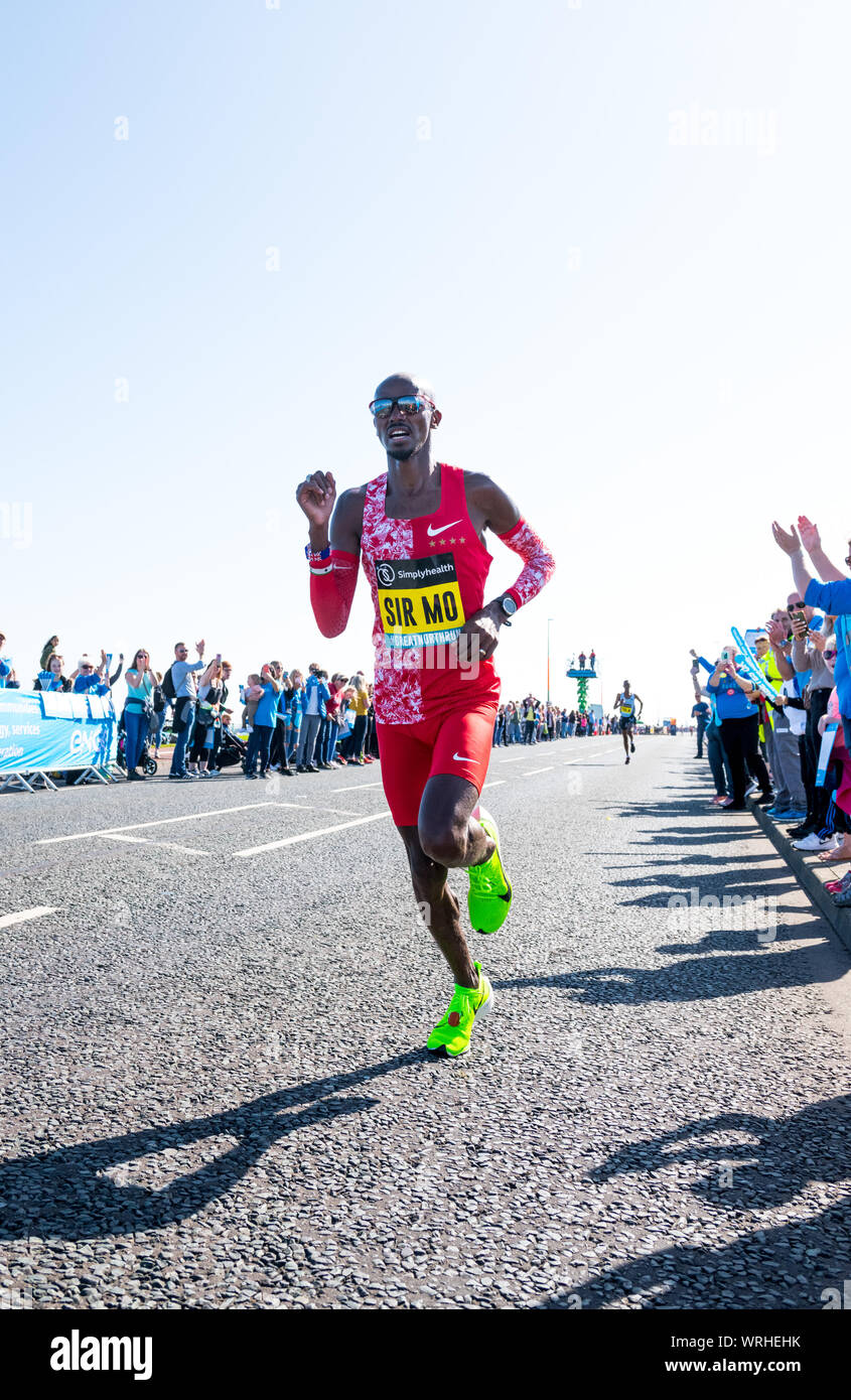 Sir Mo Farah remporte le Great North Run faisant de lui le premier athlète à gagner cette course en six années successives. Banque D'Images