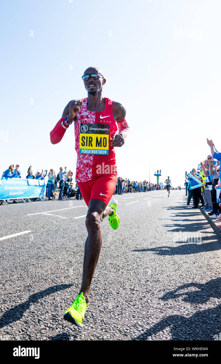 Sir Mo Farah remporte le Great North Run faisant de lui le premier athlète à gagner cette course en six années successives. Banque D'Images