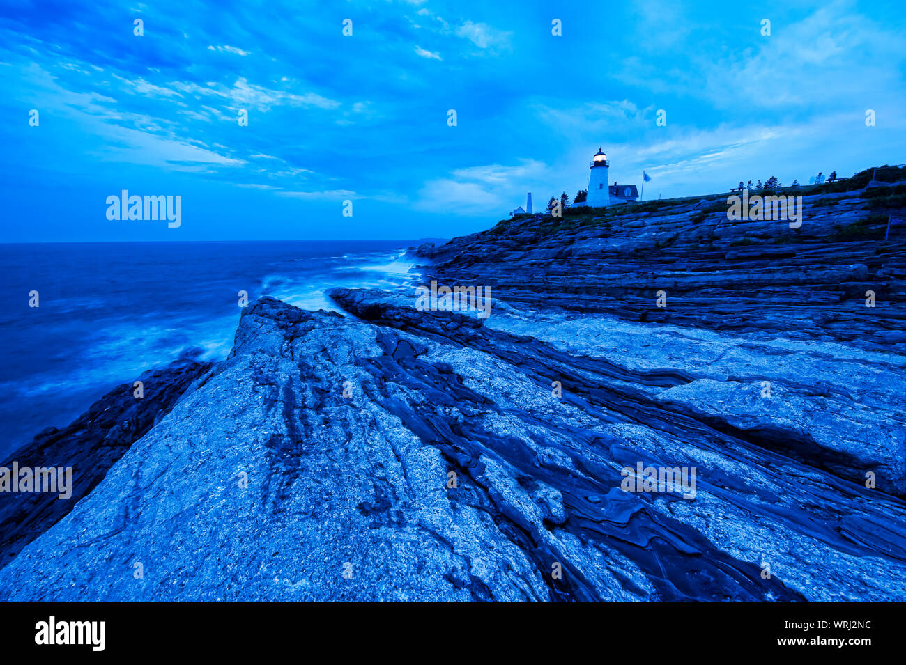 Moody blue matin à l'Pemaquid Point Lighthouse dans le Maine, USA Banque D'Images