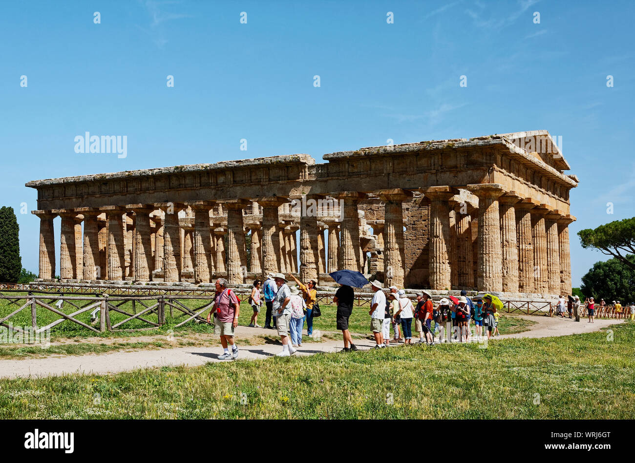 Paestum, ruines, Temple de Neptune, ancienne ville grecque, site archéologique, 450 B.C., ancienne, en pierre, les gens, l'UNESCO site ; Europe ; Province de Salerne ; Ita Banque D'Images