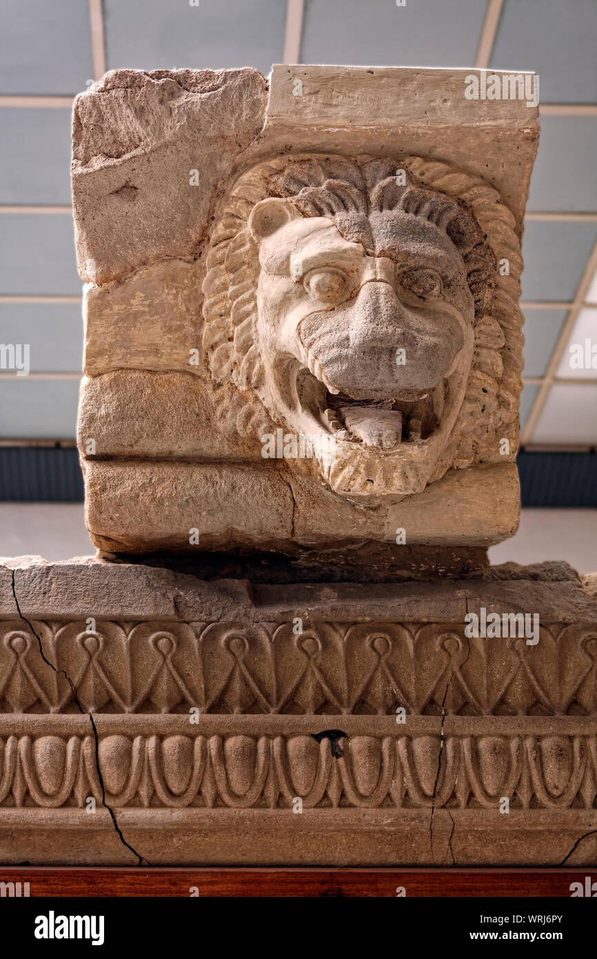 Diffuseur d'eau tête de lion, sanctuaire d'Héra, Paestum, ruines, ancienne ville grecque, site archéologique, 500 avant J.-C., pierre, close-up, Banque D'Images