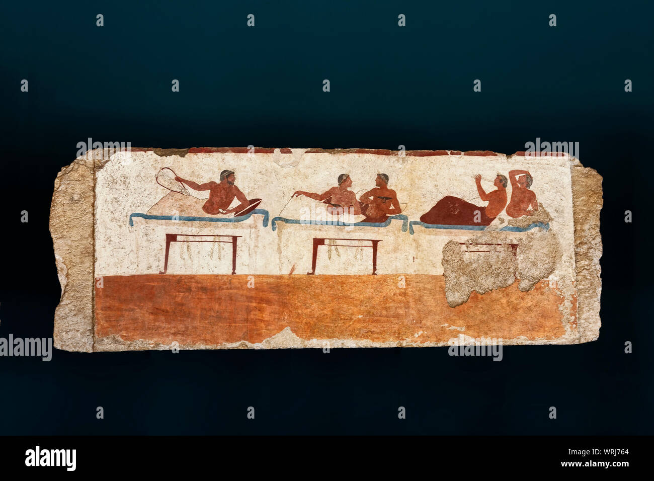 Grande pierre peint de la tombe, les hommes se détendre, Paestum, ruines, ancienne ville grecque, site archéologique, 500 avant J.-C., l'UNESCO site ; Europe ; Province de Salern Banque D'Images