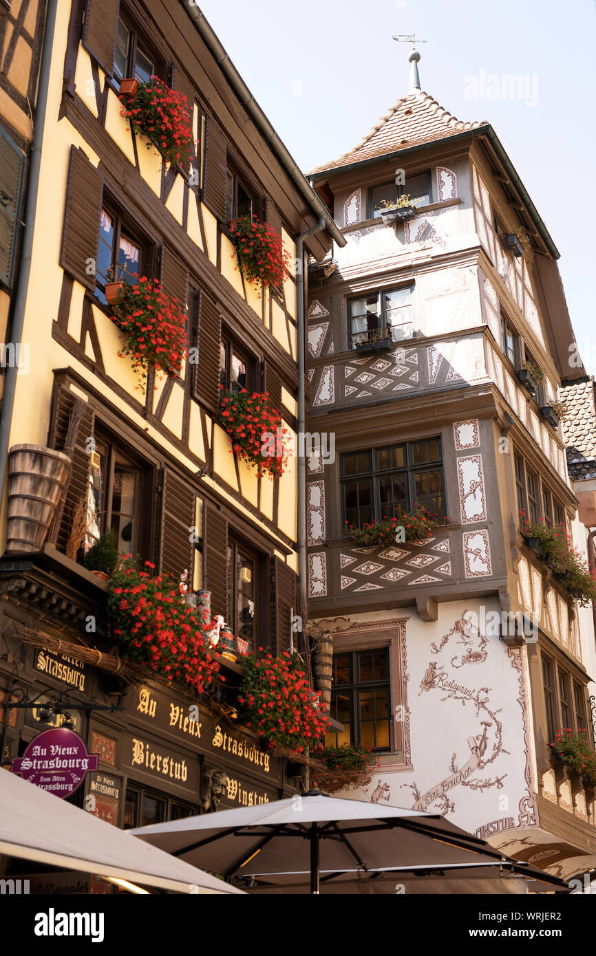 Au Vieux Strasbourg, restaurant alsacien de la rue du Maroquin dans le quartier de la petite France à Strasbourg, France. Banque D'Images